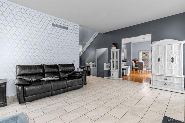 2330 Cherry Tree Lane, Grand Blanc, MI 48439