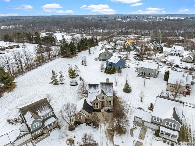 2330 Cherry Tree Lane, Grand Blanc, MI 48439