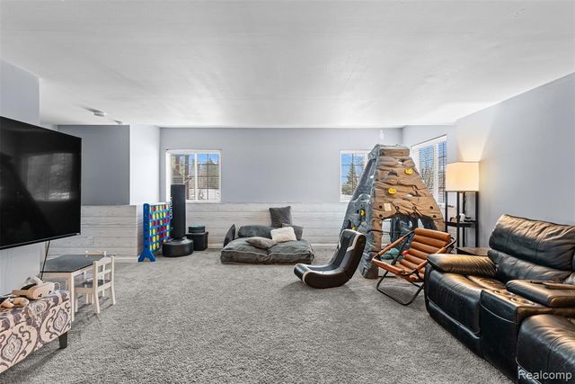 2330 Cherry Tree Lane, Grand Blanc, MI 48439