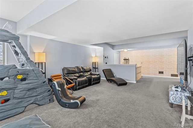 2330 Cherry Tree Lane, Grand Blanc, MI 48439