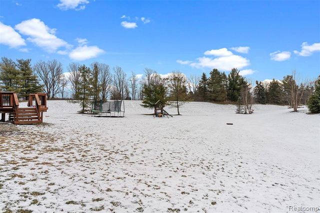 2330 Cherry Tree Lane, Grand Blanc, MI 48439