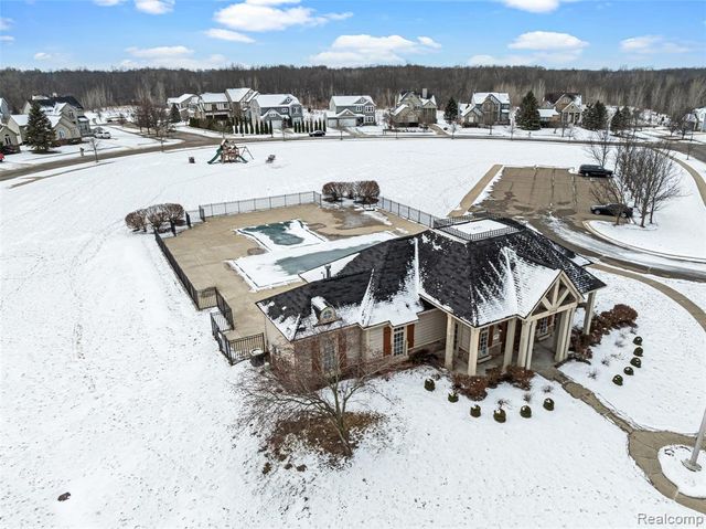 2330 Cherry Tree Lane, Grand Blanc, MI 48439