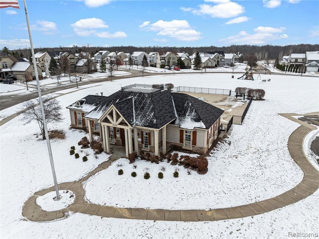 2330 Cherry Tree Lane, Grand Blanc, MI 48439