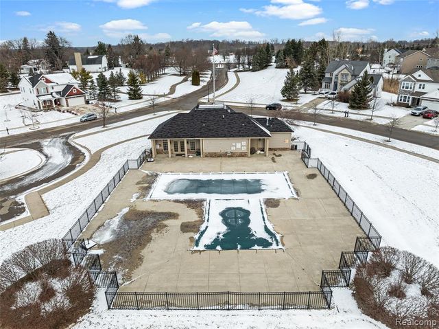 2330 Cherry Tree Lane, Grand Blanc, MI 48439