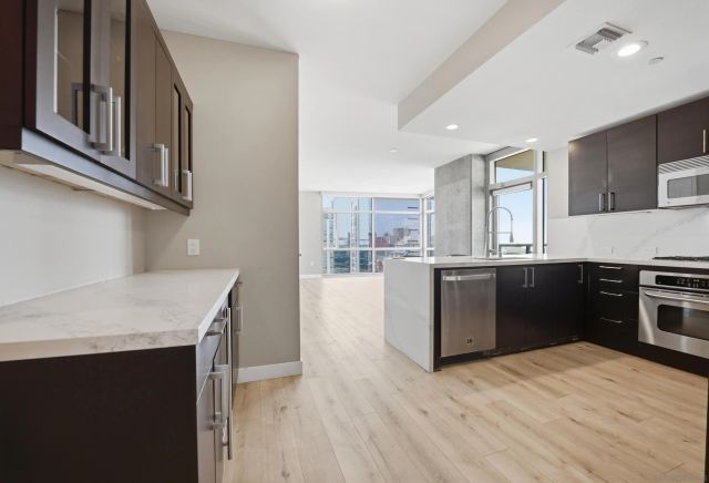 800 The Mark Ln 1409, San Diego, CA 92101