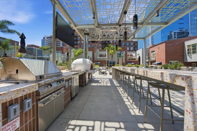 800 The Mark Ln 1409, San Diego, CA 92101