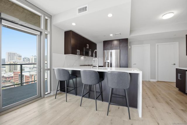 800 The Mark Ln 1409, San Diego, CA 92101