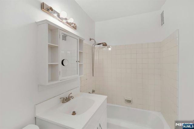 2200 Central Road 3U, Fort Lee, NJ 07024