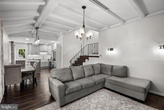 2 GRASS RD, Cherry Hill, NJ 08034