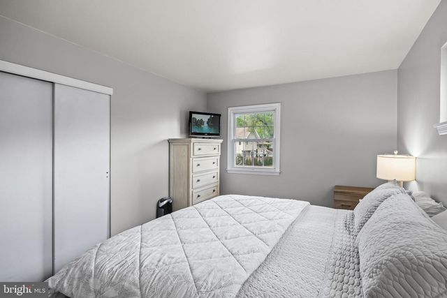 2 GRASS RD, Cherry Hill, NJ 08034