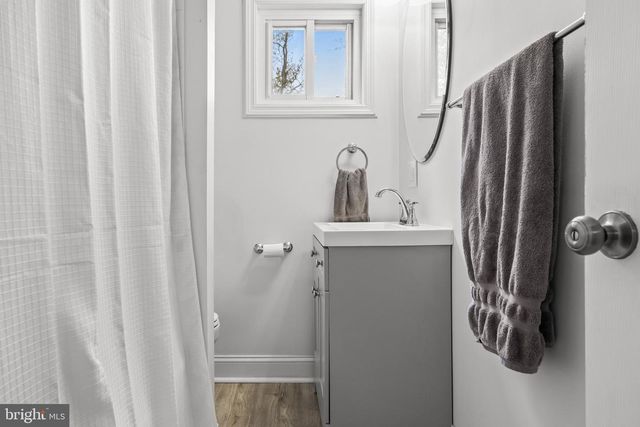 2 GRASS RD, Cherry Hill, NJ 08034