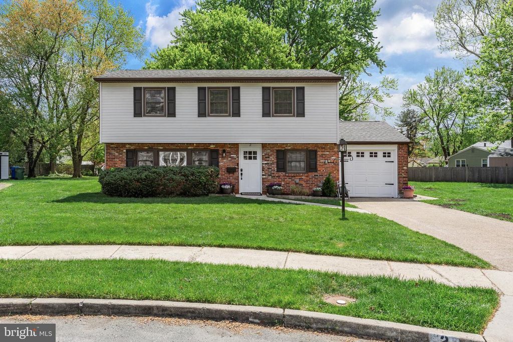 2 GRASS RD, Cherry Hill, NJ 08034