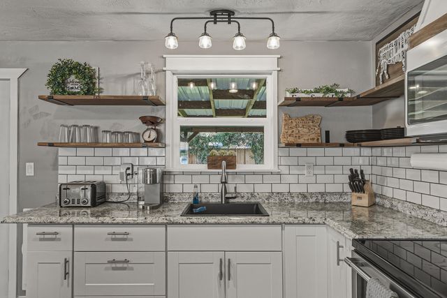 1733 Howell Avenue, Medford, OR 97501