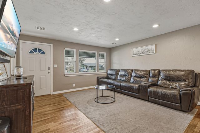 1733 Howell Avenue, Medford, OR 97501