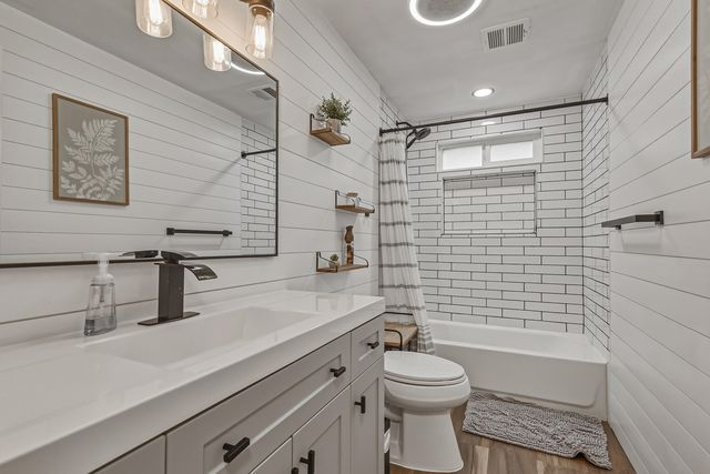 1733 Howell Avenue, Medford, OR 97501