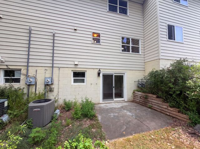 868 Wescott Square, Eagan, MN 55123