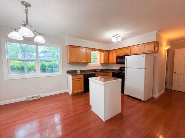868 Wescott Square, Eagan, MN 55123