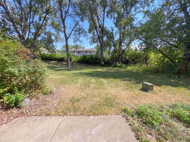 868 Wescott Square, Eagan, MN 55123