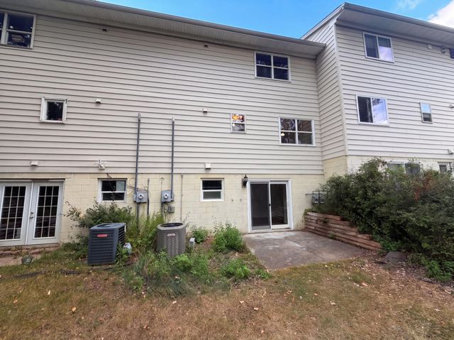 868 Wescott Square, Eagan, MN 55123