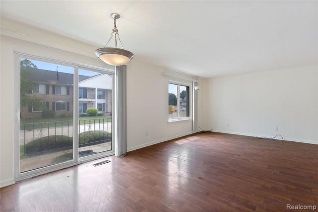 14200 Ivanhoe Drive 159, Sterling Heights, MI 48312