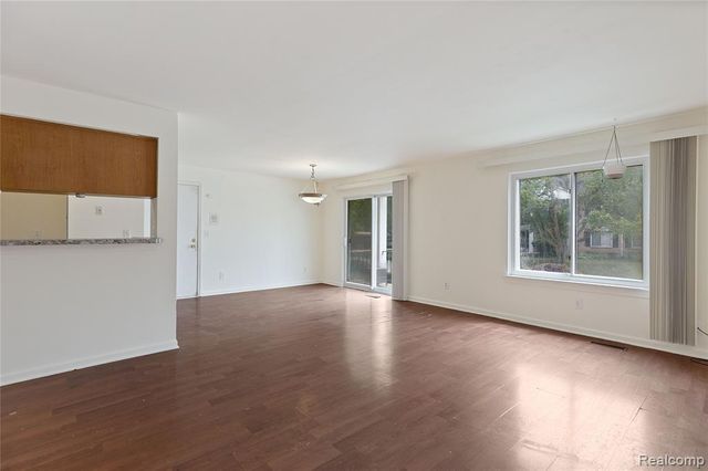 14200 Ivanhoe Drive 159, Sterling Heights, MI 48312