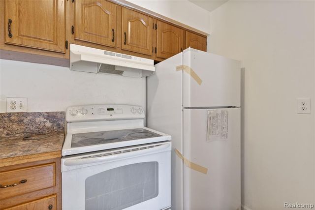 14200 Ivanhoe Drive 159, Sterling Heights, MI 48312
