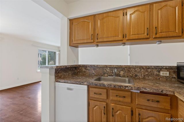 14200 Ivanhoe Drive 159, Sterling Heights, MI 48312