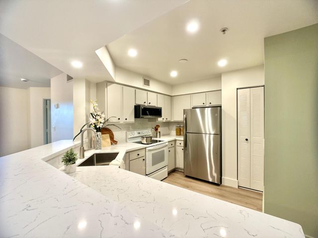 700 Scotia Drive 305, Hypoluxo, FL 33462