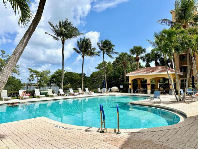 700 Scotia Drive 305, Hypoluxo, FL 33462