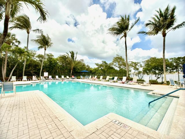 700 Scotia Drive 305, Hypoluxo, FL 33462