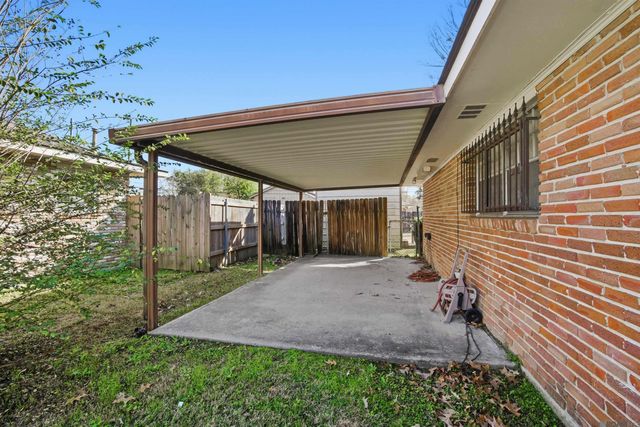 1105 E Grace St, Gonzales, LA 70737