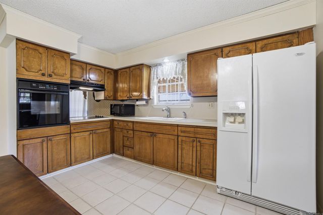 1105 E Grace St, Gonzales, LA 70737