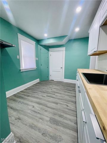 3560 W 65th Street, Cleveland, OH 44102