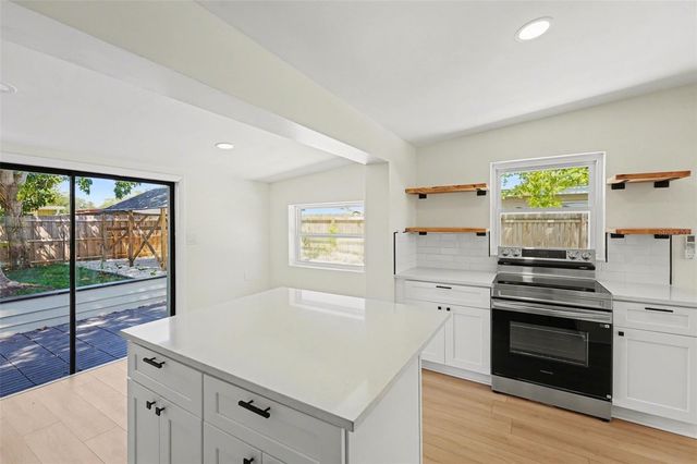 9482 CRESTVIEW STREET, Seminole, FL 33772