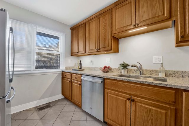 2011 Cleveland Street, Evanston, IL 60202