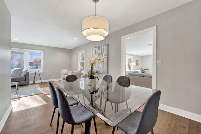 2011 Cleveland Street, Evanston, IL 60202