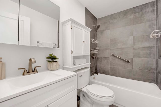 2011 Cleveland Street, Evanston, IL 60202