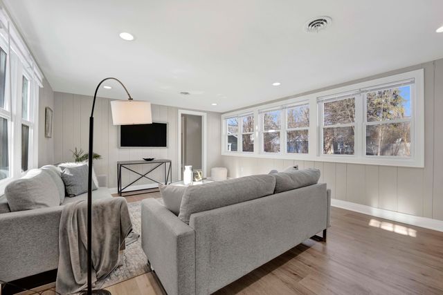 2011 Cleveland Street, Evanston, IL 60202