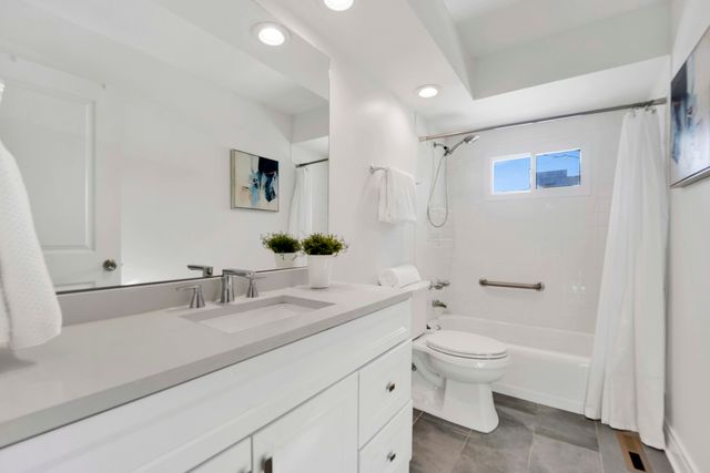 2011 Cleveland Street, Evanston, IL 60202