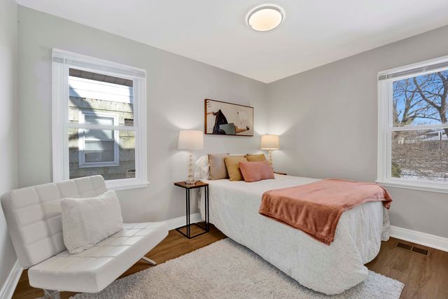 2011 Cleveland Street, Evanston, IL 60202