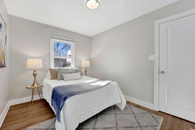 2011 Cleveland Street, Evanston, IL 60202