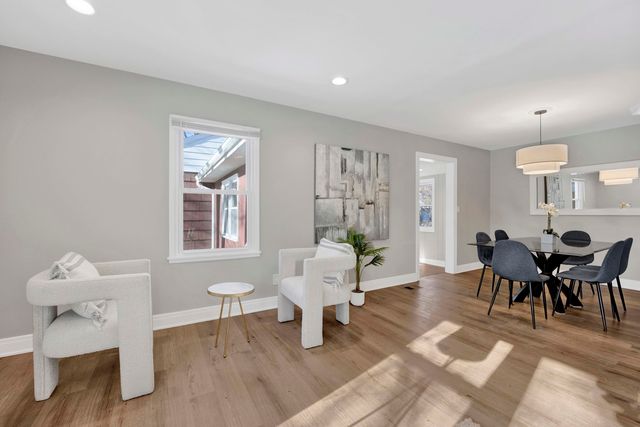 2011 Cleveland Street, Evanston, IL 60202