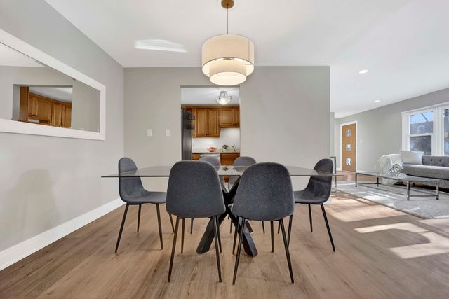 2011 Cleveland Street, Evanston, IL 60202