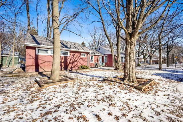 2011 Cleveland Street, Evanston, IL 60202