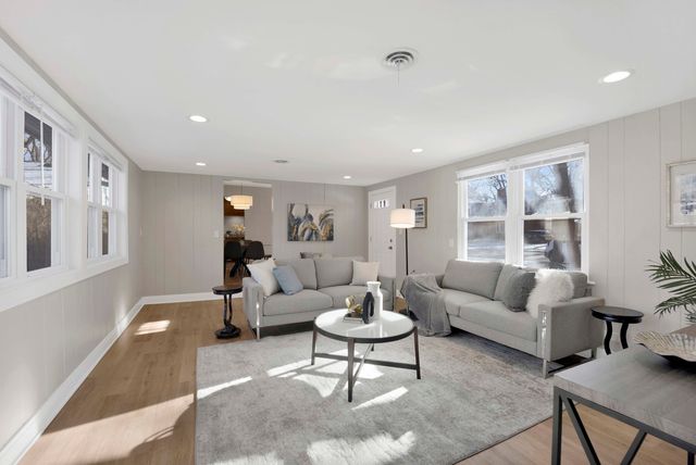 2011 Cleveland Street, Evanston, IL 60202