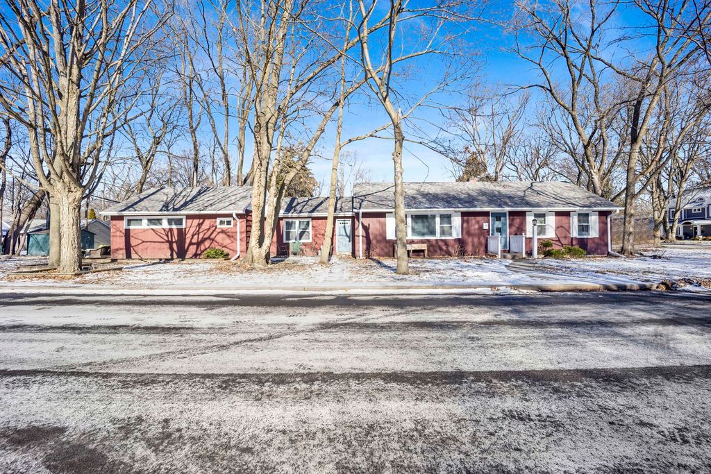 2011 Cleveland Street, Evanston, IL 60202