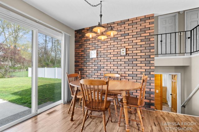 245 Helen Drive, Rockford, MI 49341