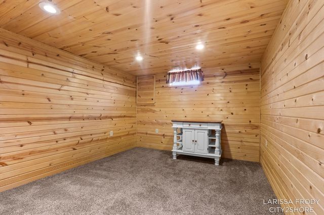 245 Helen Drive, Rockford, MI 49341