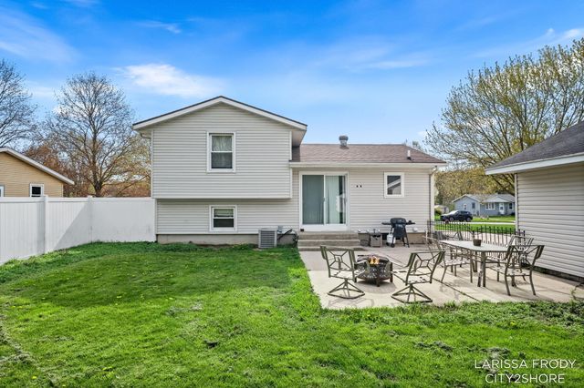 245 Helen Drive, Rockford, MI 49341