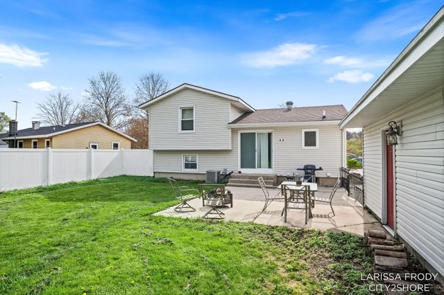 245 Helen Drive, Rockford, MI 49341